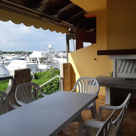 A Schiera Con Uso Piscina Holiday home *