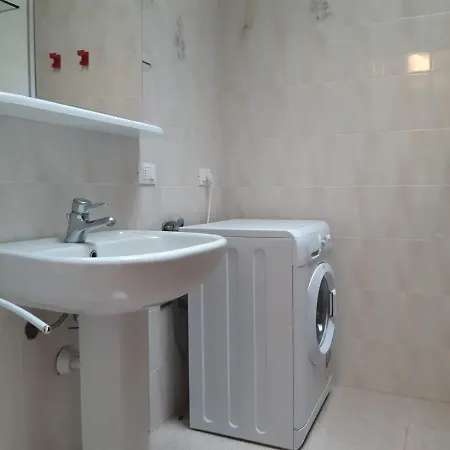 A Schiera Con Uso Piscina Aprilia Marittima