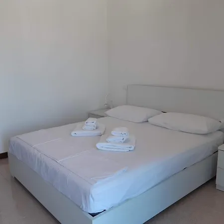 A Schiera Con Uso Piscina Holiday home *